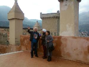 I docenti norvegesi sulla terrazza vicino le guglie