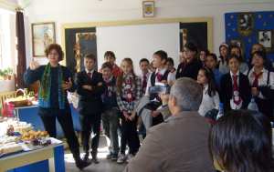 Foto con i docenti e gli alunni di Giorgiu